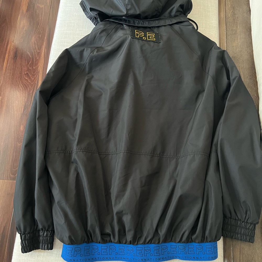 Windbreaker - Picture 3 of 7